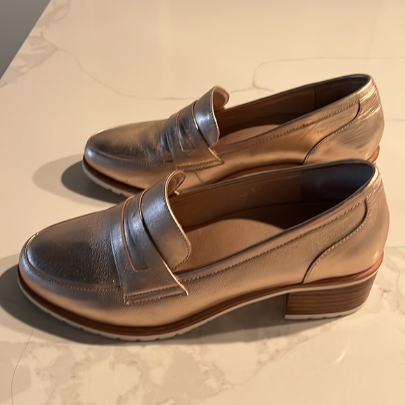 Ladies Size 38 Leather Loafer in Gold - Picture 2 of 10